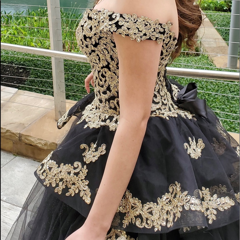 Dancing Queen - 1505 Off Shoulder Tier-Draped Ballgown 
S / Black